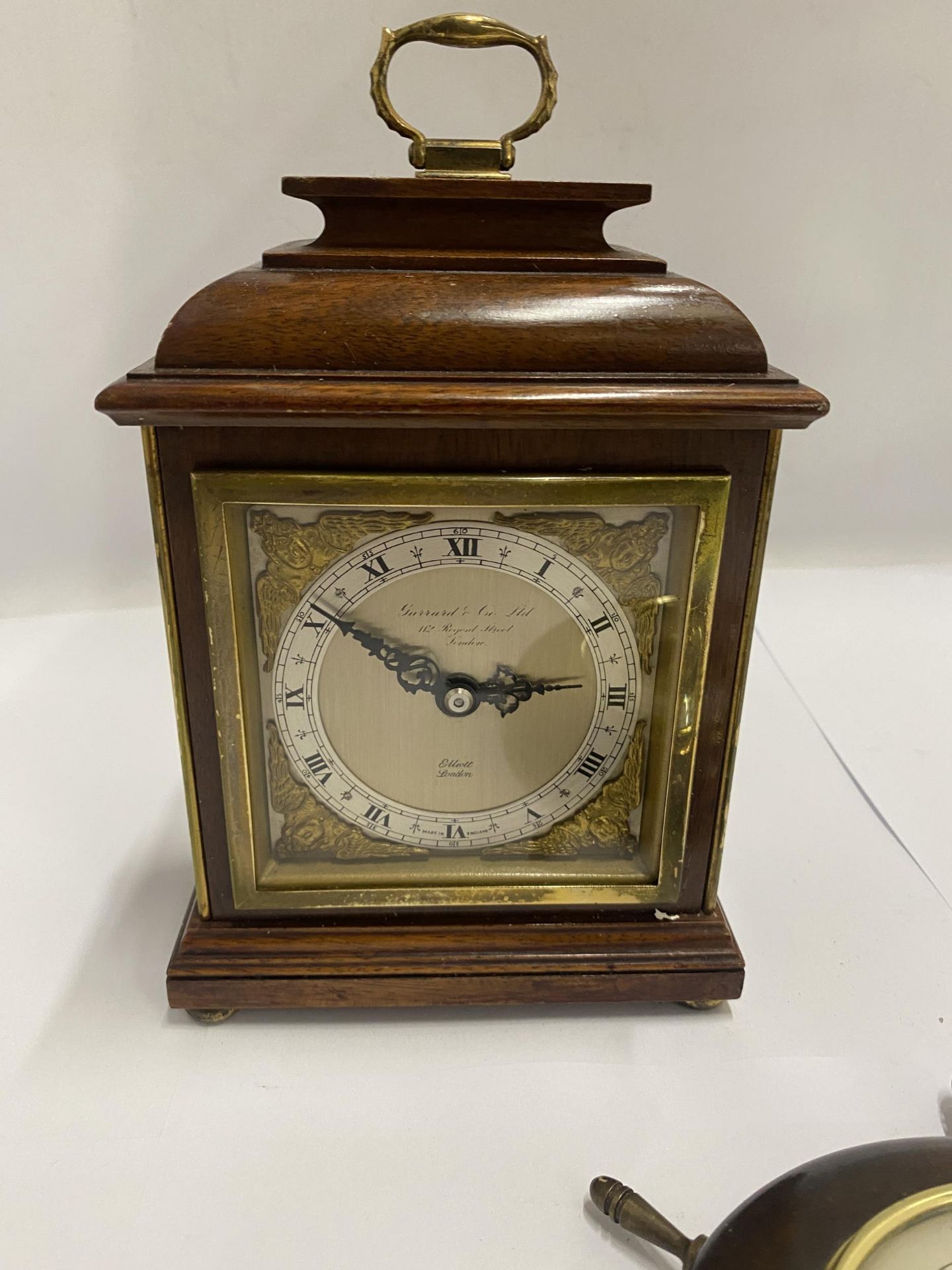 A HEAVY GARRARD AND CO MANTLE CLOCK PLUS A SMALL 'SHIP'S WHEEL' BAROMETER - Image 2 of 4