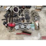 AN ASSORTMENT OF ITEMS TO INCLUDE LATHE PARTS, PULLEY WHEELS AND VEHICLE SPARES ETC