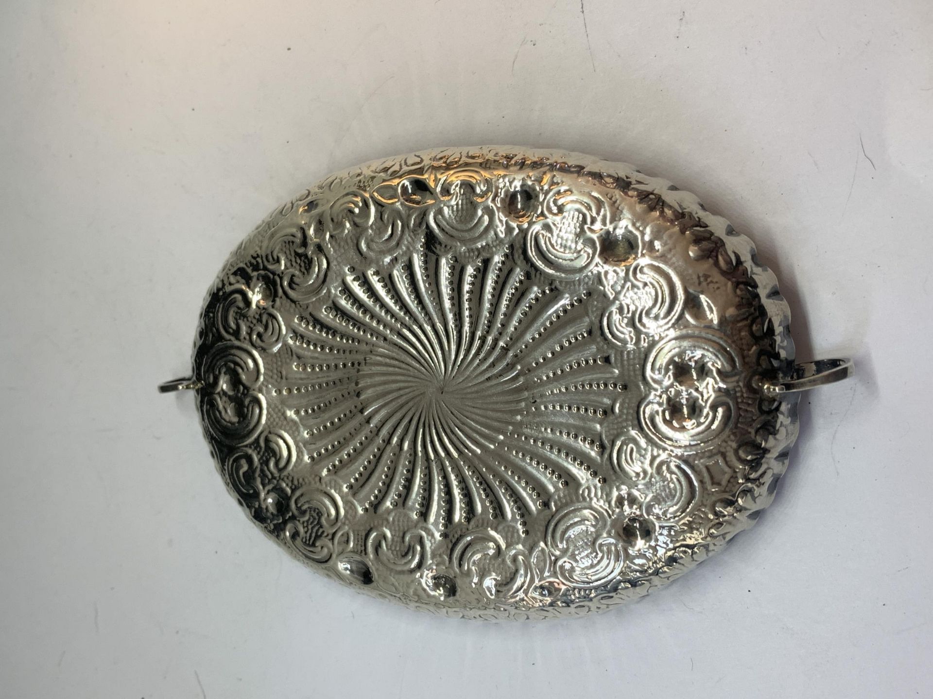 A HALLMARKED SHEFFIELD BUTTER TRAY - Image 2 of 3
