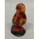 AN ANITA HARRIS PUFFIN ANIMAL FIGURE, SIGNED IN GOLD