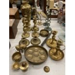 A COLLECTION OF BRASS ITEMS TO INCLUDE AN ORIENTAL STYLE VASE WITH DRAGON DESIGN, FIVE PAIRS OF