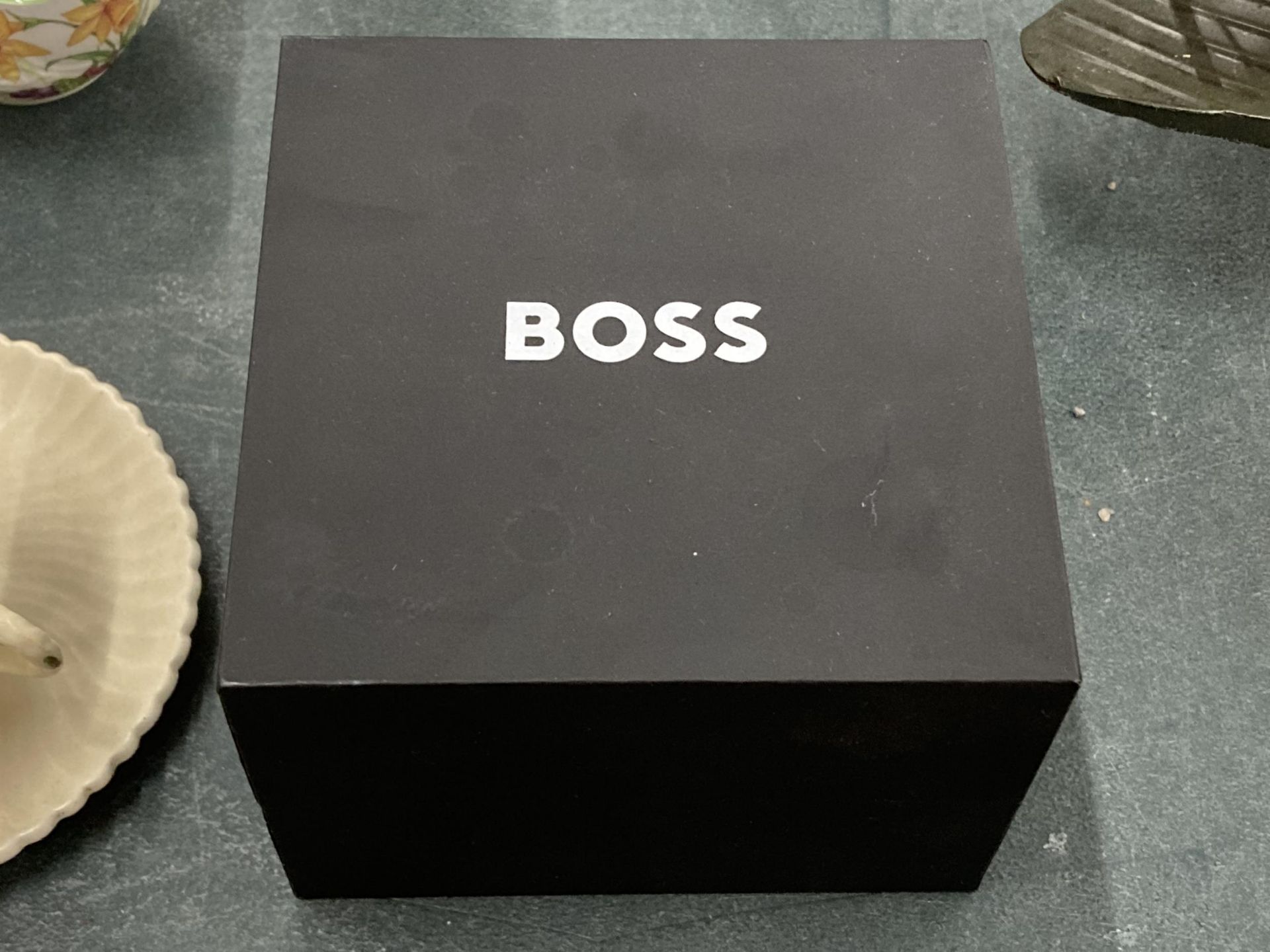 A BOXED HUGO BOSS WATCH, WORKING AT TIME O F LOTTING - Bild 3 aus 3