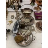 A LARGE QUANTITY OF VINTAGE SILVER PLATED ITEMS TO INCLUDE CANDLESTICKS, A GALLERIED TRAY, LARGE