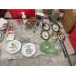 AN ASSORTMENT OF HOUSEHOLD ITEMS TO INCLUDE CERAMICS AND GLASS WARE ETC