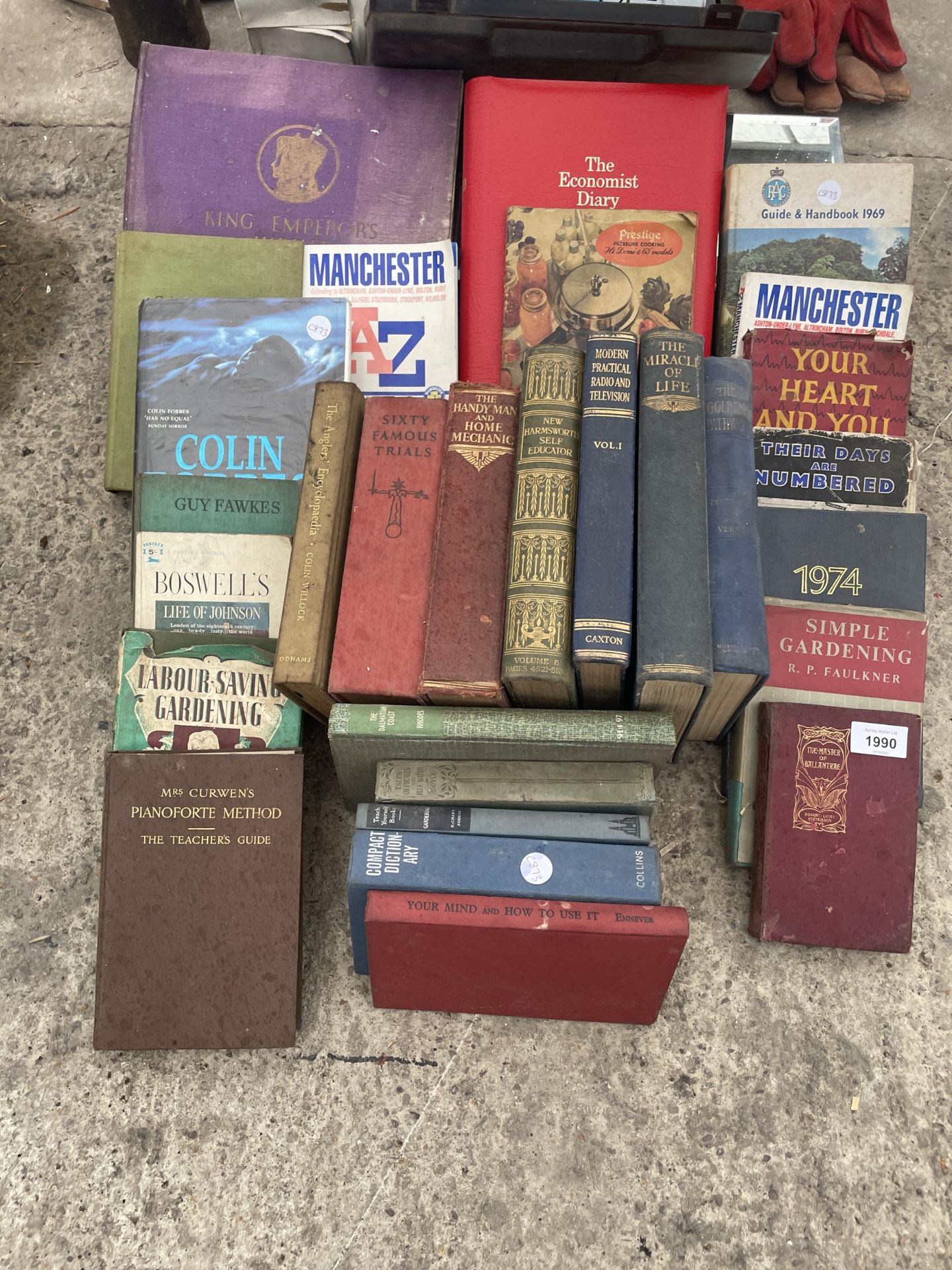 AN ASSORTMENT OF VINTAGE HARDBACK BOOKS