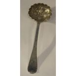 A WILLIAM IV 1836 HALLMARKED LONDON SILVER BERRY SPOON, MAKER MARY CHAWNER, GROSS WEIGHT 59 GRAMS