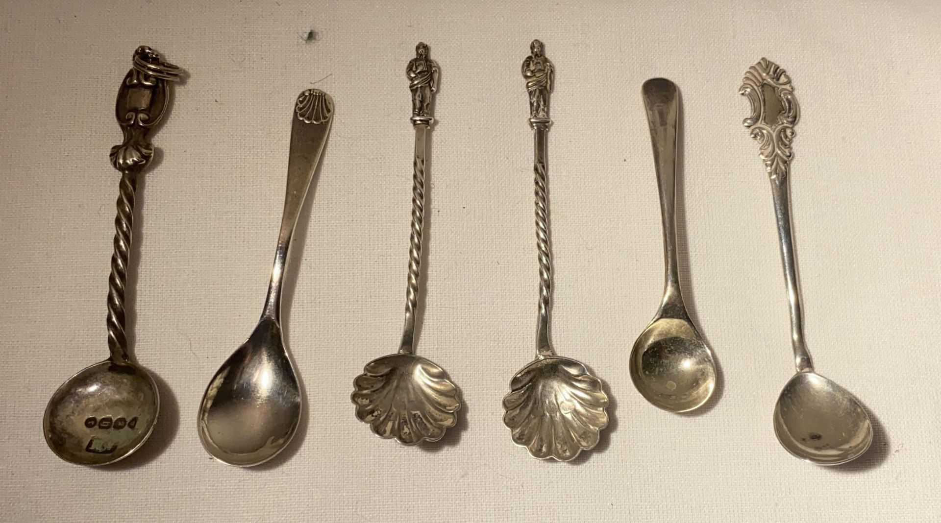 A COLLECTION OF SIX ASSORTED HALLMARKED SILVER SALT SPOONS TO INCLUDE A PAIR OF APOSTLED EXAMPLES, - Image 2 of 12