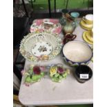 A QUANTITY OF VINTAGE CERAMICS TO INCLUDE FLORAL POSIES, A BASKET BOWL WITH FLORAL DECORATION, A