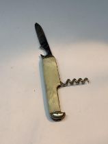 A VINTAGE POCKET KNIFE