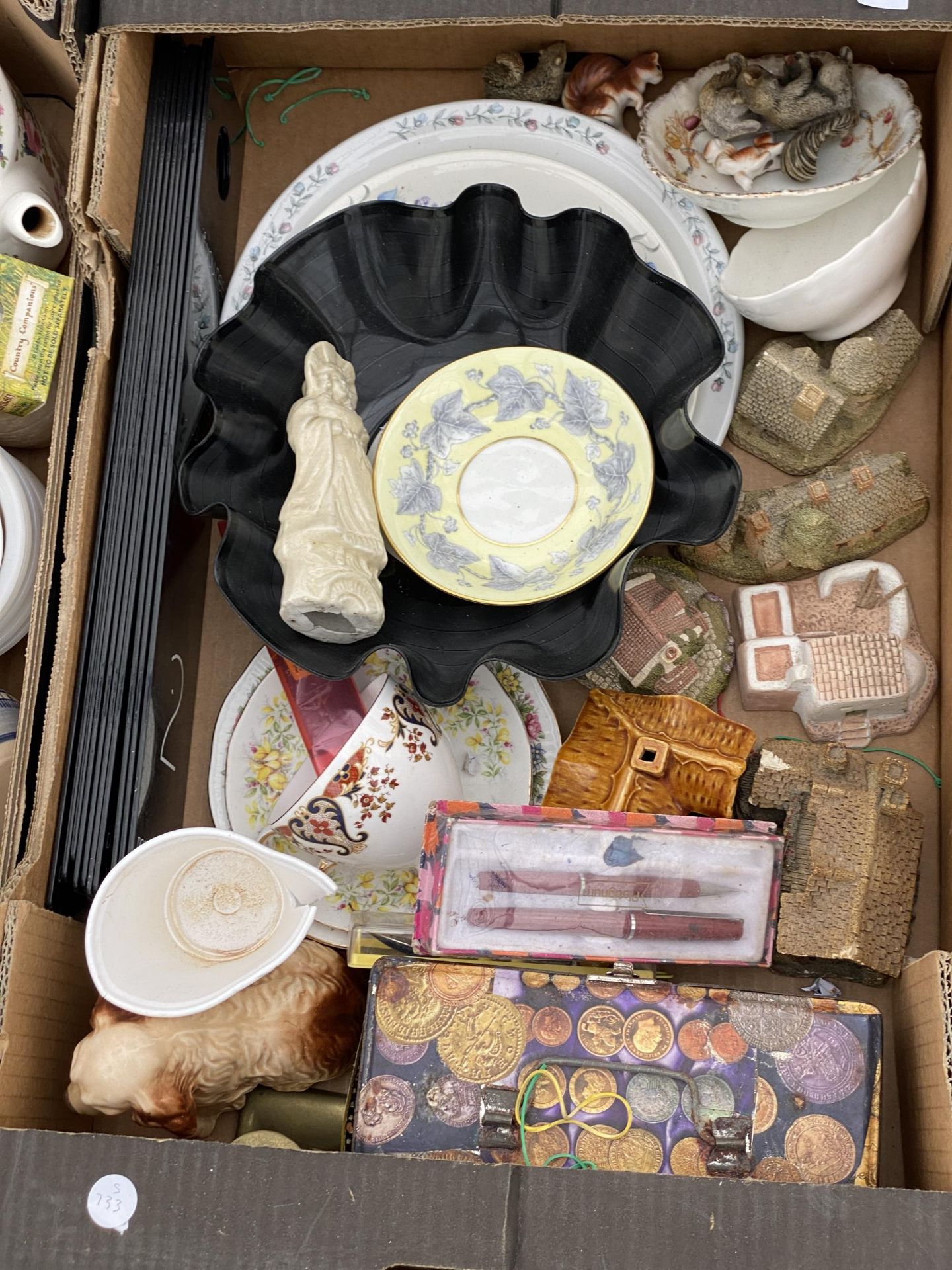 AN ASSORTMENT OF HOSUEHOLD CLEARANCE ITEMS TO INCLUDE CERAMICS AND GLASSWARE ETC - Bild 3 aus 6