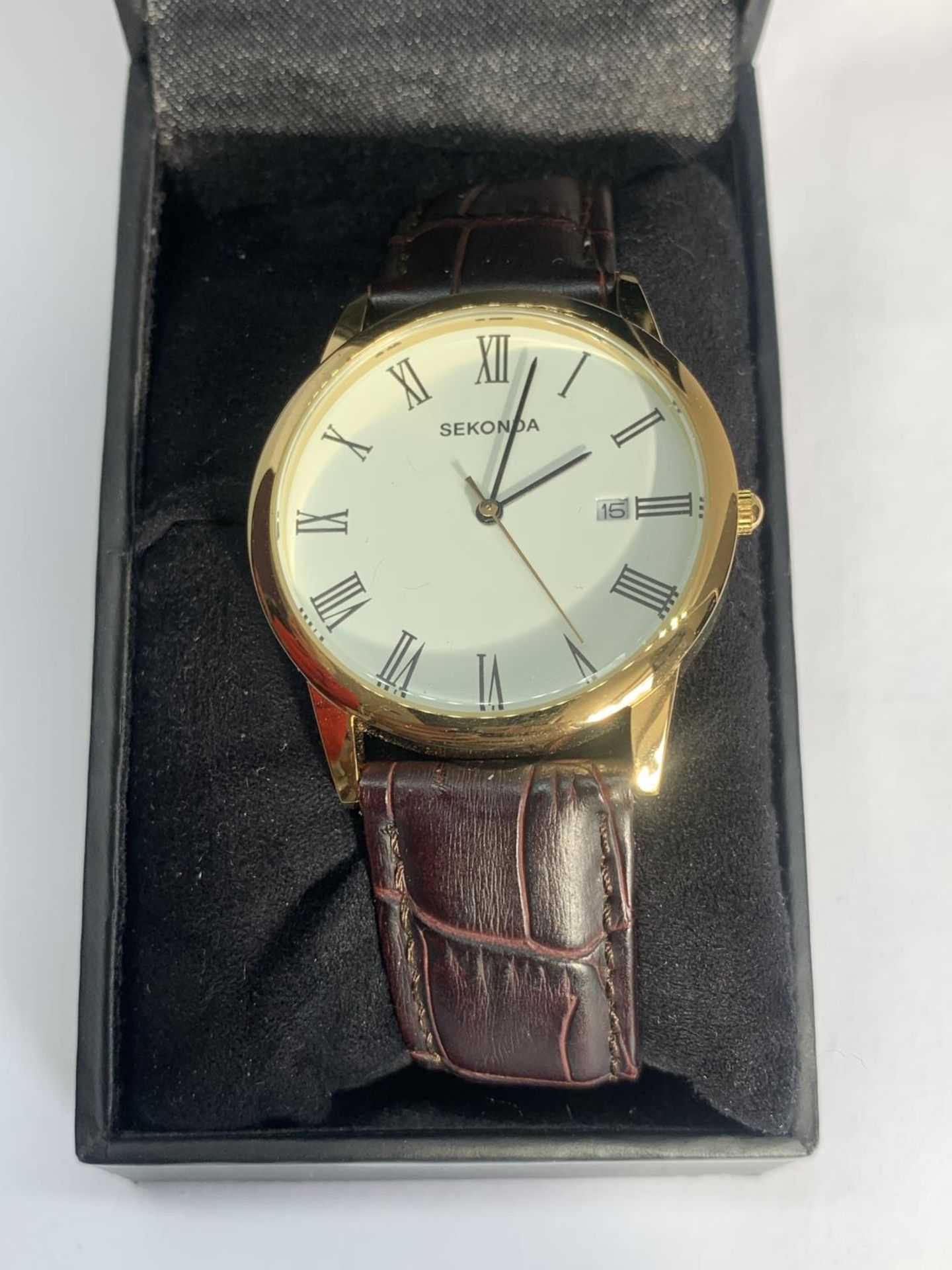 A GENTS SEKONDA WRIST WATCH, BOXED AND WORKING AT TIME OF LOTTING