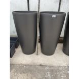 A PAIR OF MODERN LECHUZA FIBRE GLASS INDOOR/OUTDOOR PLANTERS (H:75CM)