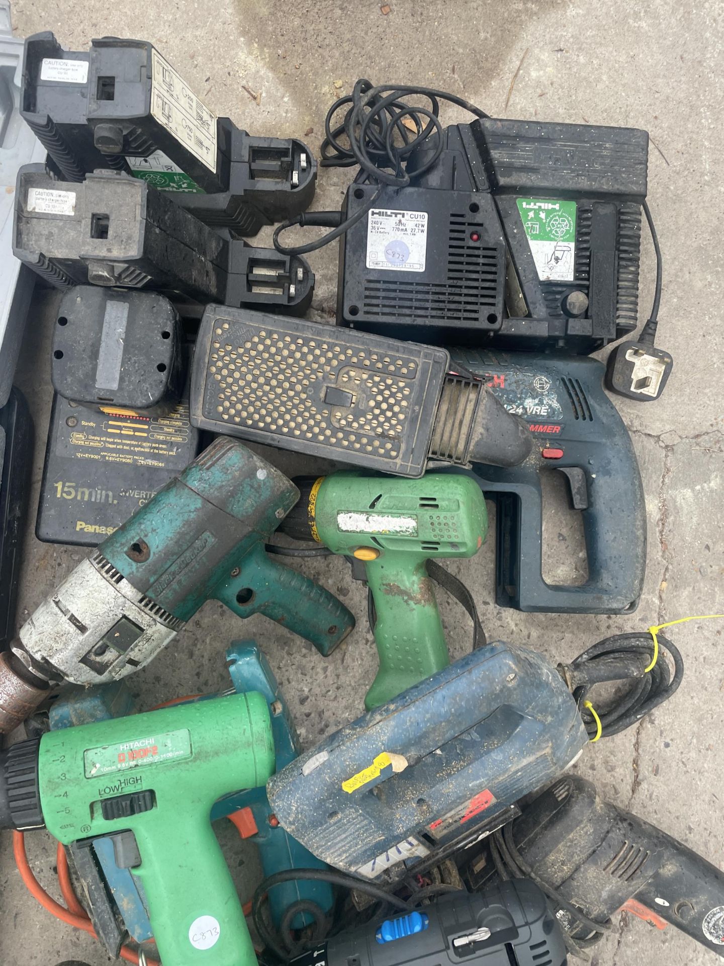 A LARGE QUANTITY OF POWER TOOLS TO INCLUDE DRILLS, JIGSAWS AND A PLANE ETC - Image 2 of 3