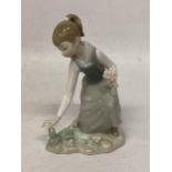 A LLADRO FIGURE OF A GIRL WITH FLOWERS
