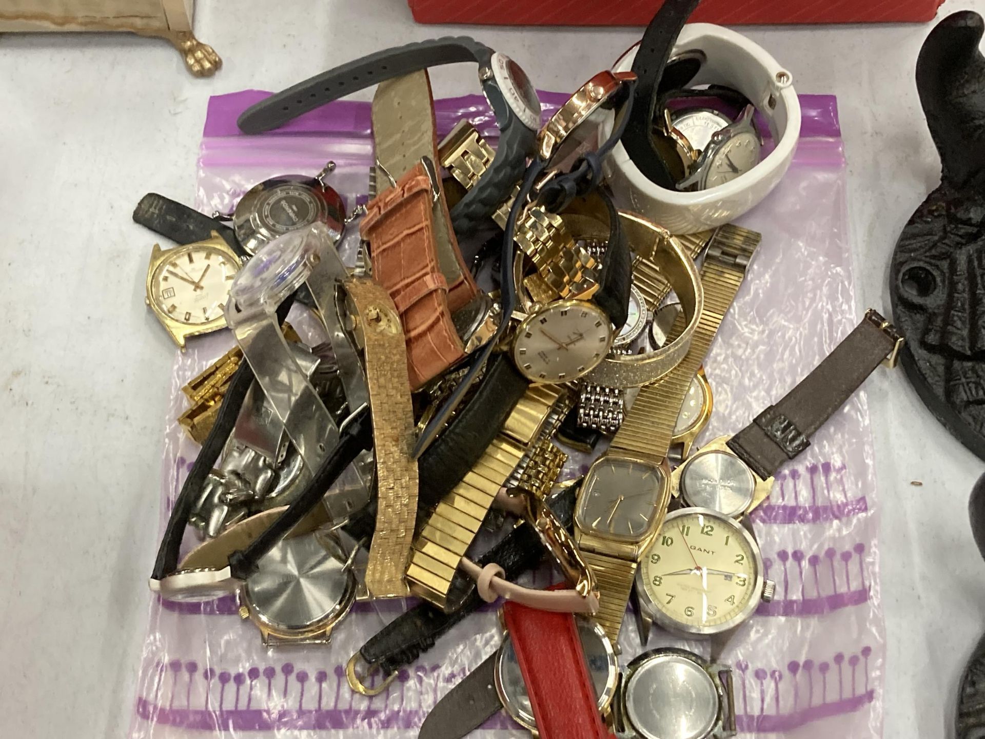 A GROUP OF ASSORTED WATCHES