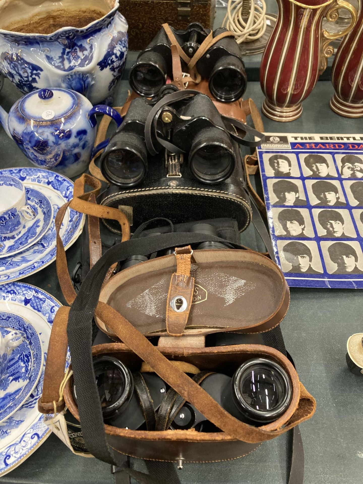 THREE VINTAGE CASED BINOLCULARS - ZENITH, ROSS, LONDON AND 10X50 SET AND A FURTHER PAIR OF