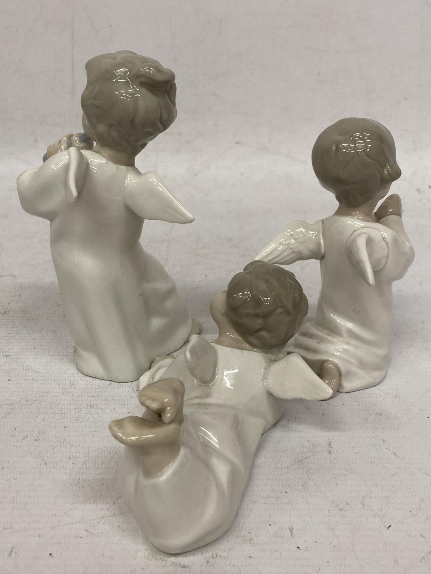 A GROUP OF THREE LLADRO CHERUBS FIGURES - Image 3 of 4