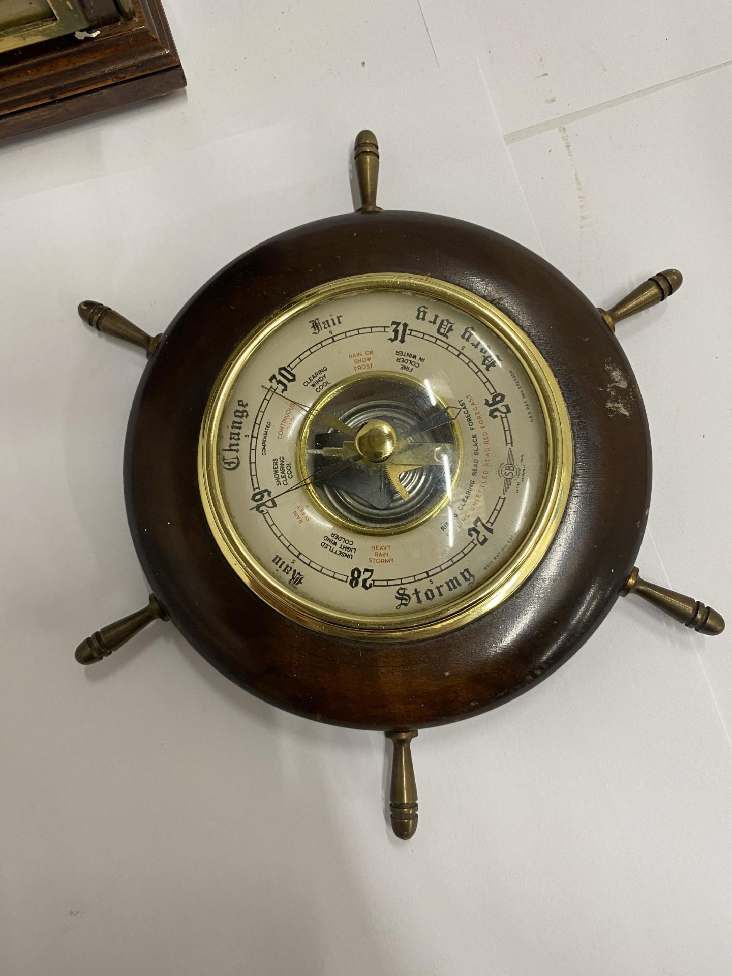 A HEAVY GARRARD AND CO MANTLE CLOCK PLUS A SMALL 'SHIP'S WHEEL' BAROMETER - Image 3 of 4