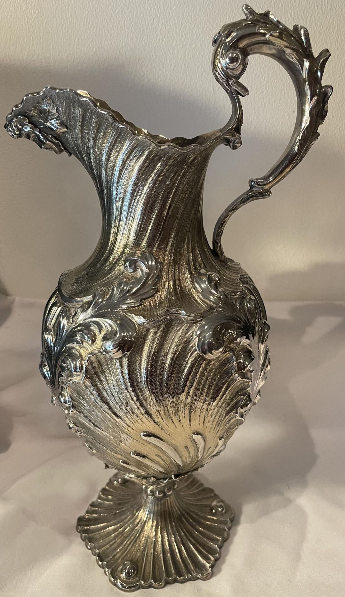 AN ORNATE 1830 HALLMARKED LONDON SILVER CLARET JUG, MAKER CHARLES FOX II GROSS WEIGHT 878 GRAMS - Image 2 of 18