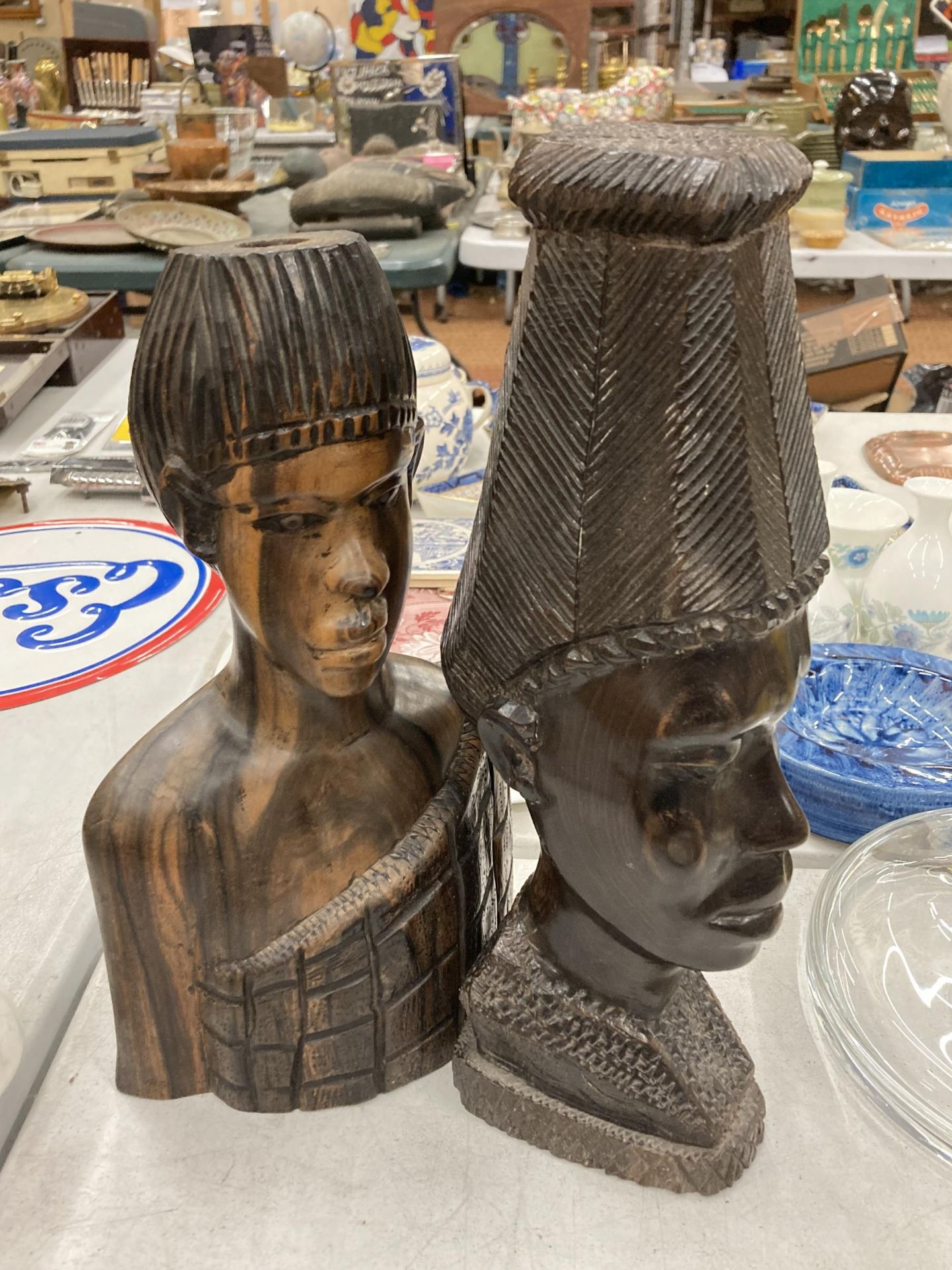 A PAIR OF AFRICAN TRIBAL WOODEN BUSTS - Image 2 of 3