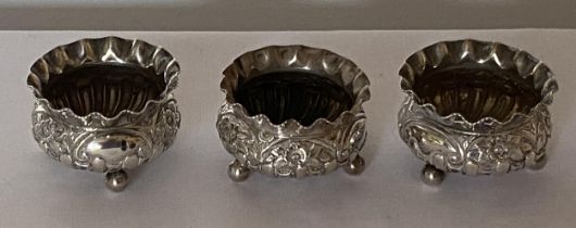 A SET OF THREE VICTORIAN 1889 HALLMARKED BIRMINGHAM SILVER OPEN SALTS, MAKER HAYES BROTHERS, GROSS