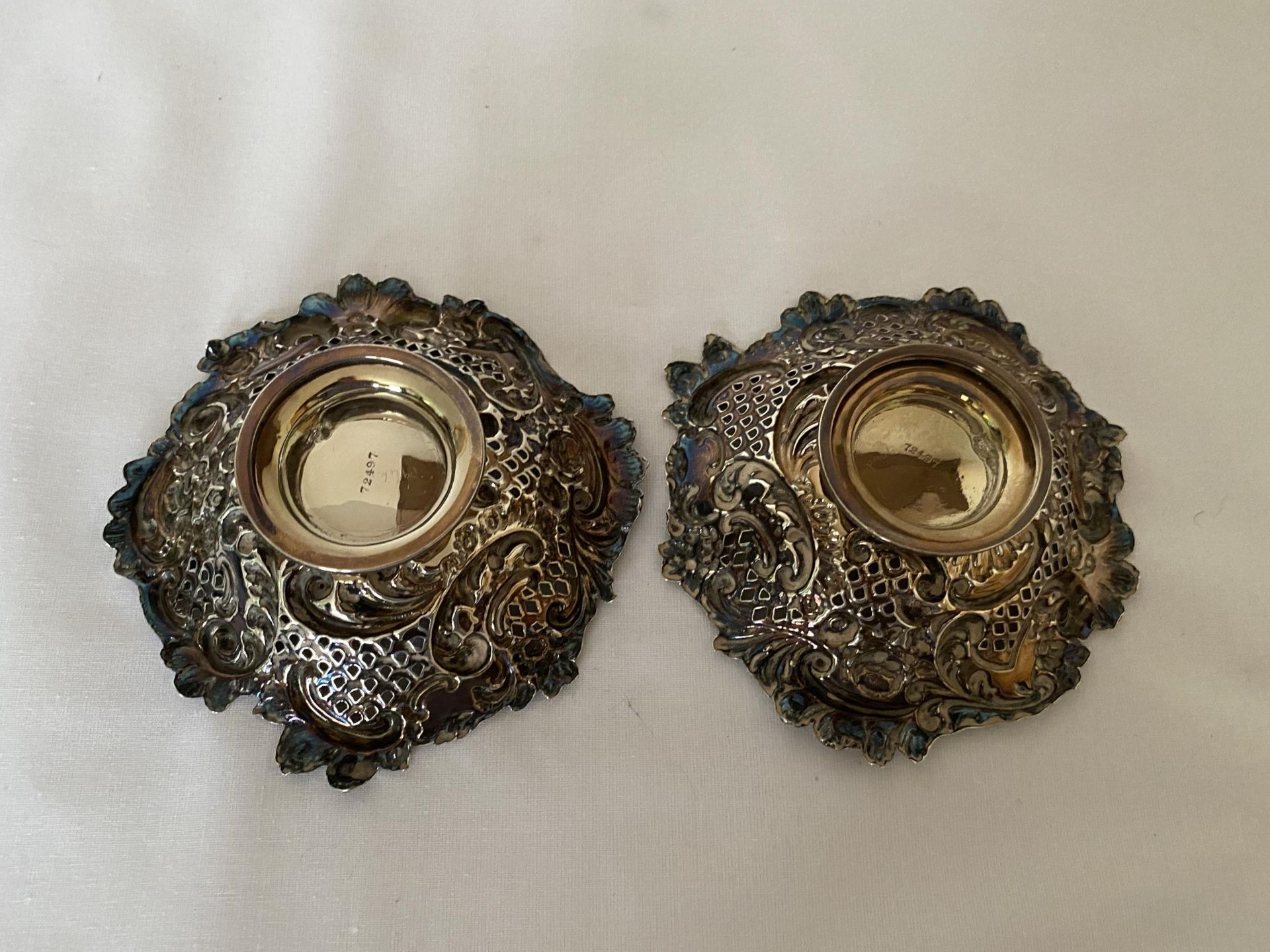 A PAIR OF VICTORIAN 1895 HALLMARKED LONDON SILVER PIERCED BON BON DISHES, MAKER HORACE WOODWARD & CO - Image 12 of 18
