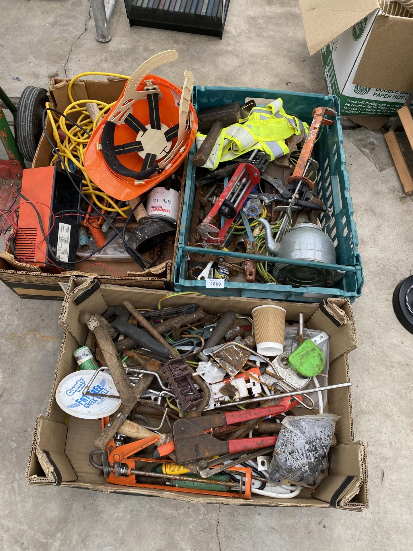 AN ASSORTMENT OF VINTAGE HAND TOOLS