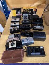 A QUANTITY OF VINTAGE MAINLY KODAK CAMERAS - 15 IN TOTAL