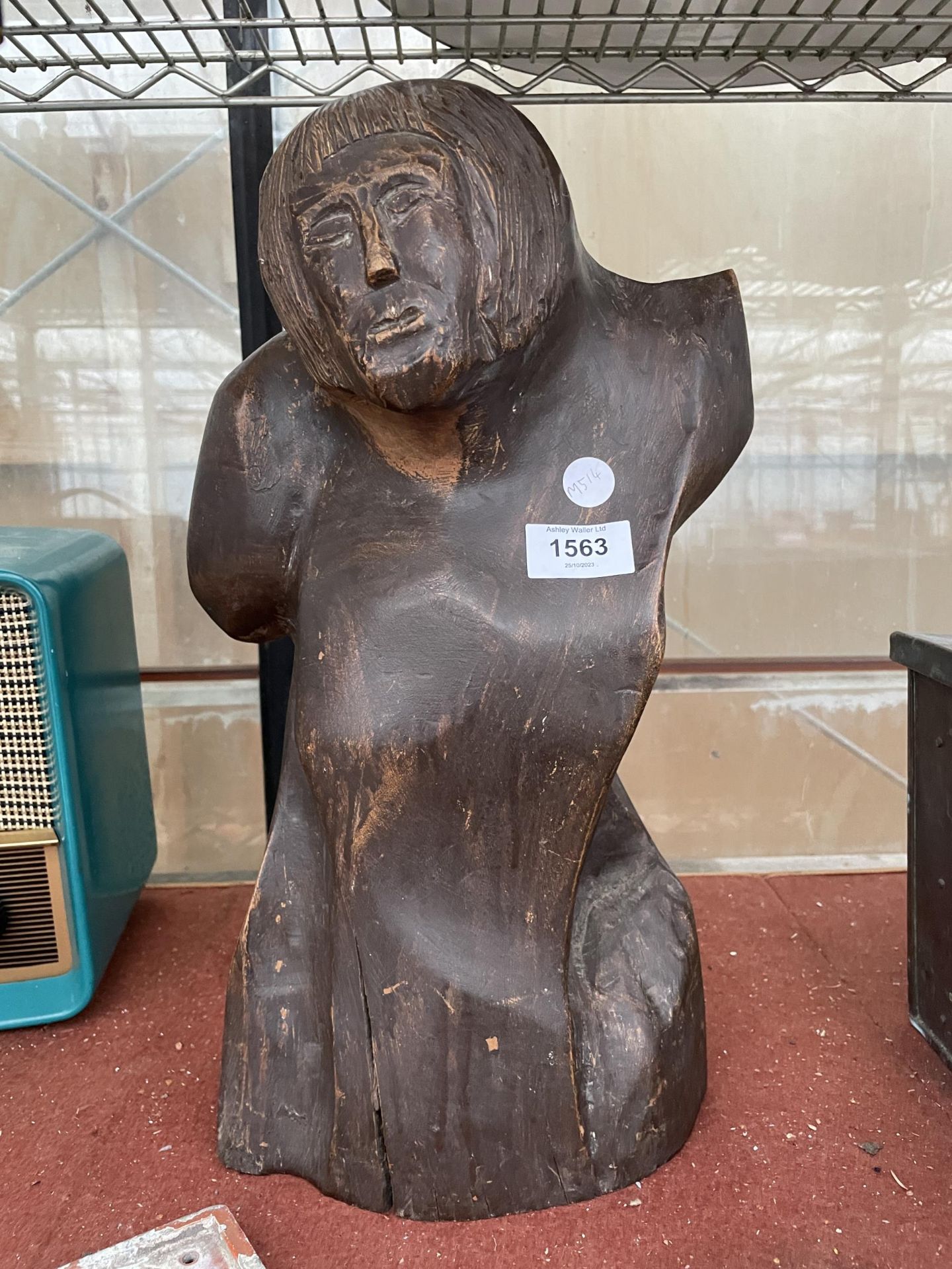 AN ABSTRACT TREEN CARVED FIGURE