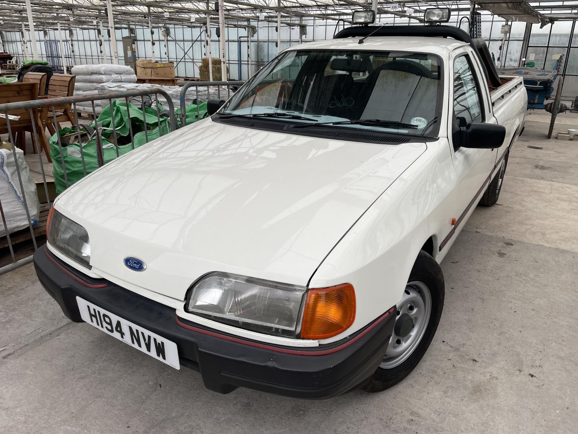 A FORD P100 PICKUP WITH ONLY 7990 MILES ON THE CLOCK. MOT UNTIL OCT 2024. FULL RESPRAY IN 2018. - Bild 2 aus 42