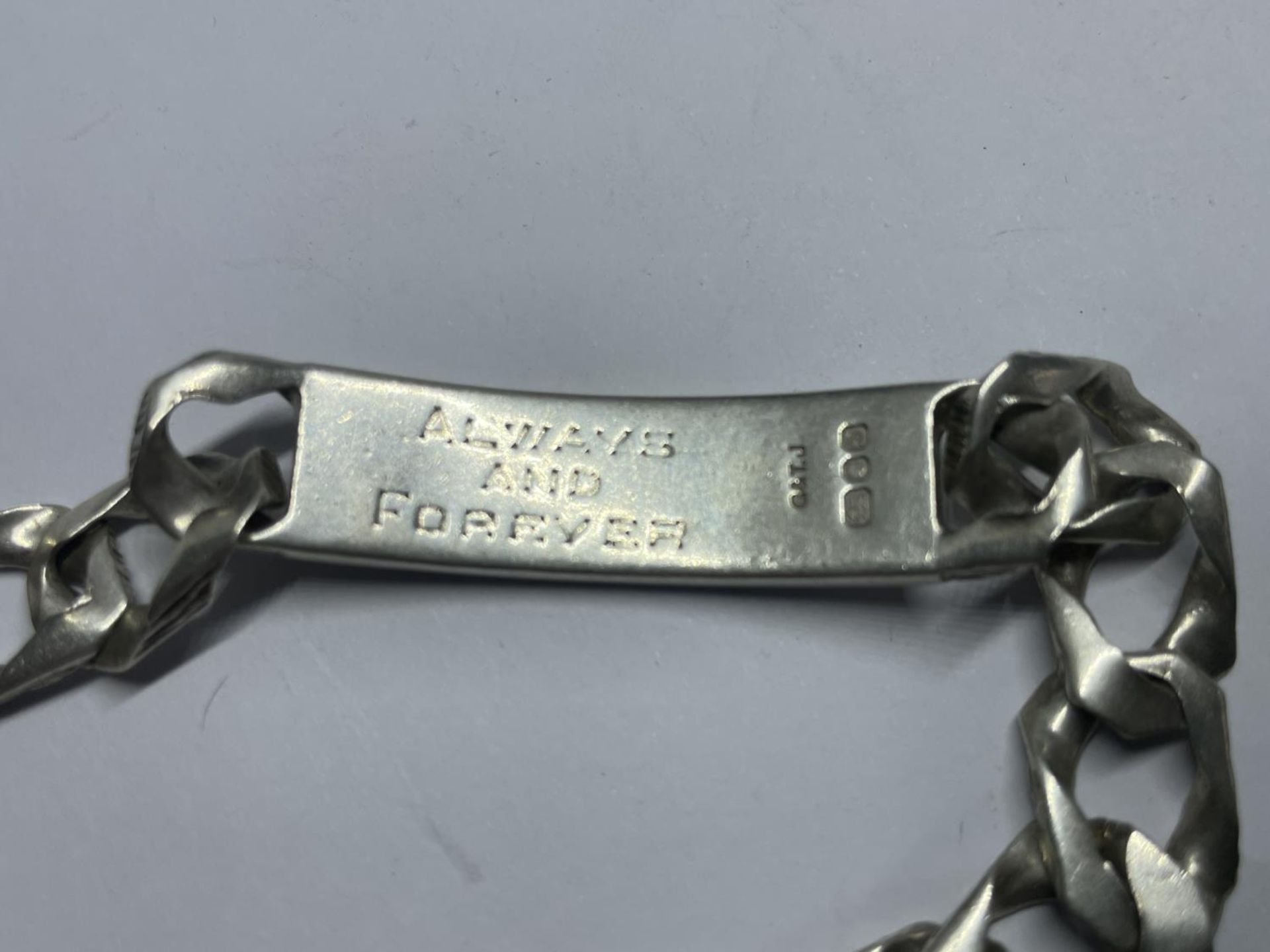 A HALLMARKED LONDON HEAVY SILVER FLAT LINK IDENTITY BRACELET GROSS WEIGHT 44.5 GRAMS - Image 3 of 3