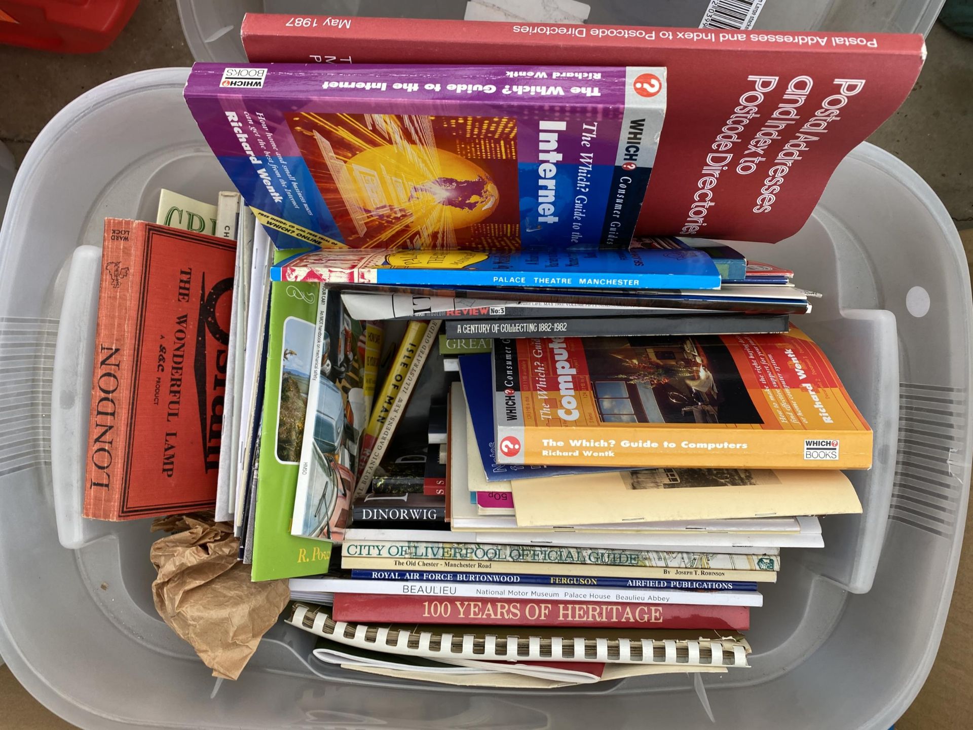 A LARGE ASSORTMENT OF VARIOUS BOOKS - Image 2 of 4