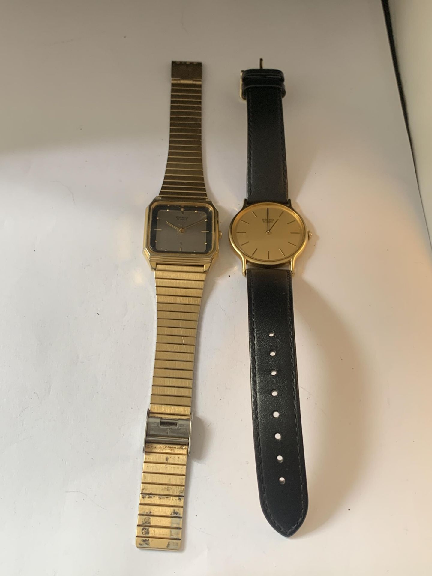 TWO WRIST WATCHES TO INCLUDE A CASIO AND A SEIKO