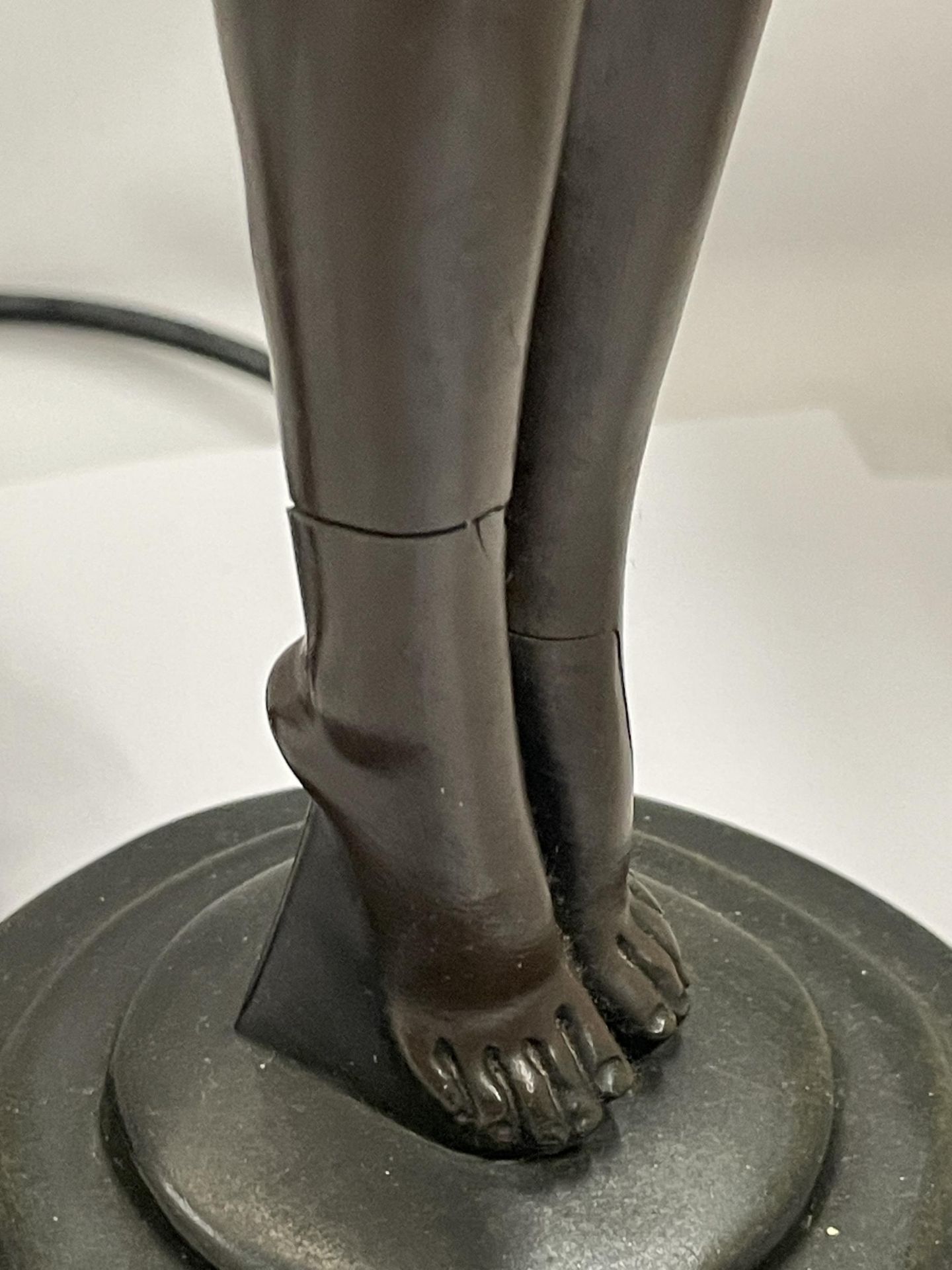 AN ART DECO BRONZE ART LAMP WITH SHADE - "NORA STANDING" - LEG A/F - Image 3 of 3
