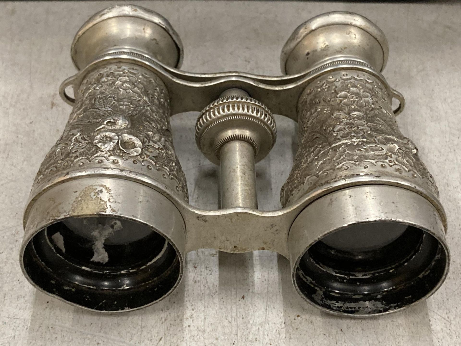 A GROUP OF BINOCULARS TO INCLUDE KERSHAM BINO PRISM NO.2 MK II AND ZENITH EXAMPLES - Image 4 of 5