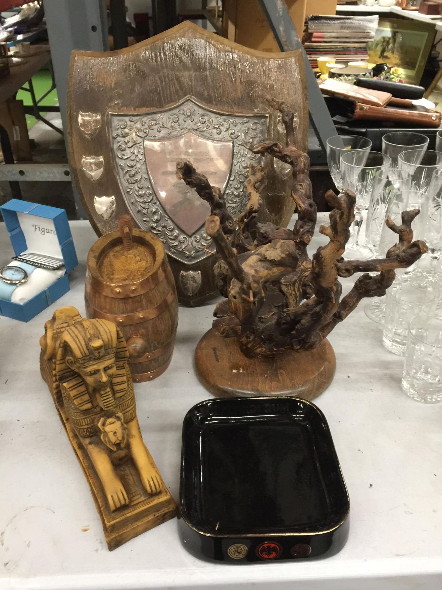 A MIXED LOT TO INCLUDE SHIELD PLAQUE, TREE MODEL, EGYPTIAN SPHINX ETC