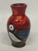 AN ANITA HARRIS PUFFIN VASE, SIGNED IN GOLD