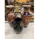 A PAIR OF ORIENTAL STYLE VASES, HEIGHT 25CM, 1 A/F PLUS A 'GEORGIAN' MOORCROFT STYLE VASE, HEIGHT