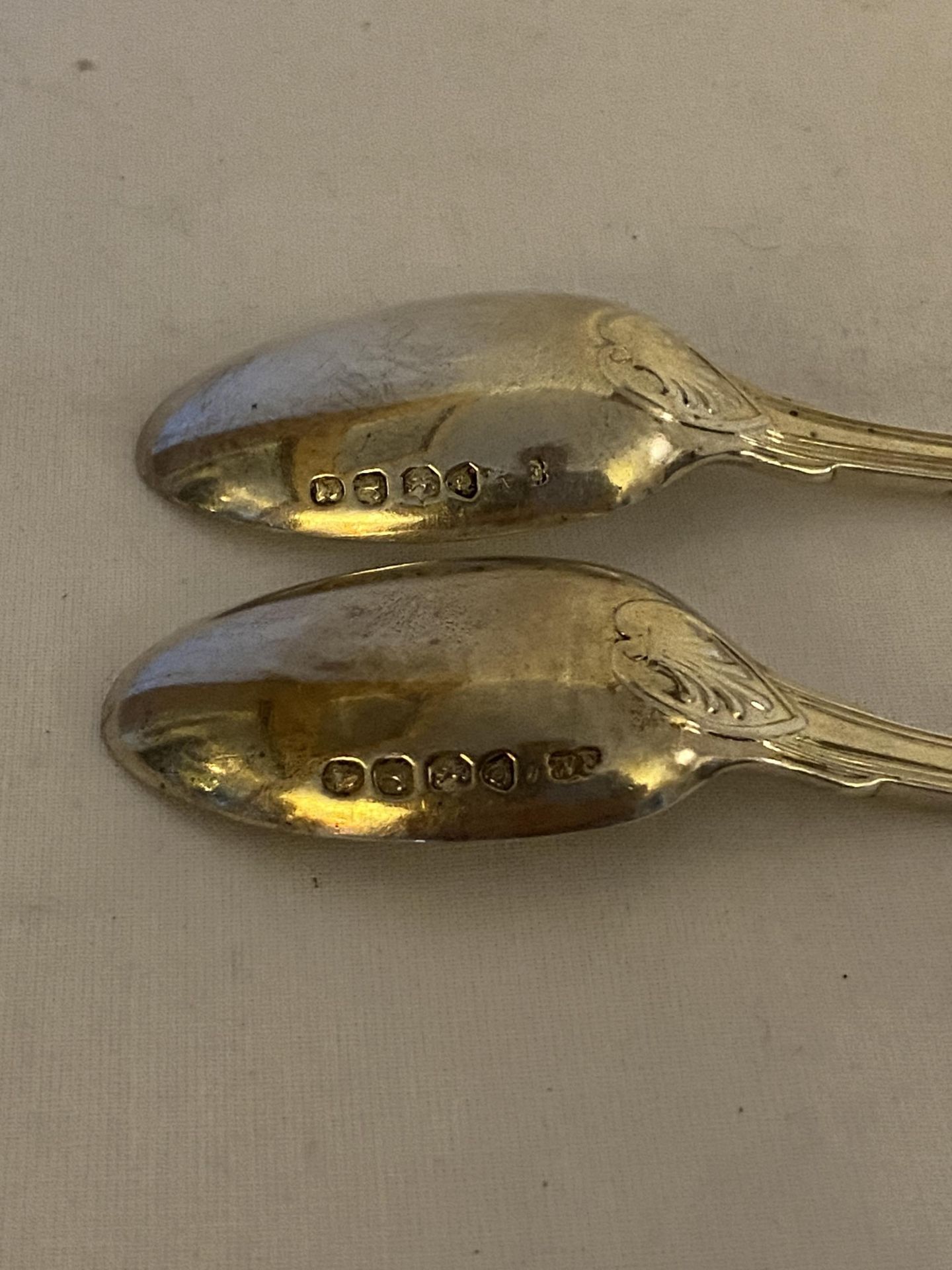 A PAIR OF WILLIAM IV 1832 HALLMARKED LONDON SILVER TEASPOONS, MAKER W.F, POSSIBLY WILLIAM - Image 11 of 18
