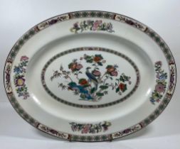 A LARGE WEDGWOOD KUTANI CRANE BONE CHINA OVAL SERVING PLATE, DIAMETER 39CM