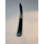 A TAYLOR EYE WITNESS BLACK HANDLED POCKET KNIFE