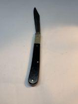 A TAYLOR EYE WITNESS BLACK HANDLED POCKET KNIFE