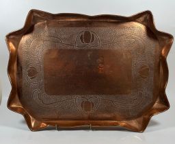 A LARGE ARTS AND CRAFTS COPPER TRAY WITH FLORAL DESIGN, DIAMETER 42 CM