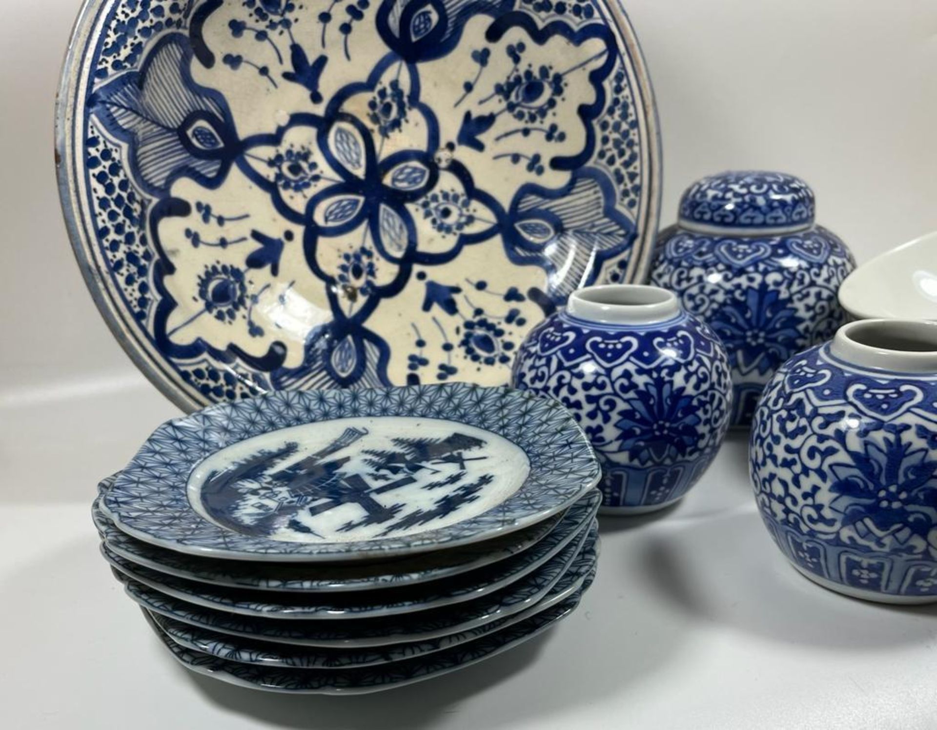 A COLLECTION OF ORIENTAL BLUE AND WHITE PORCELAIN ITEMS TO INCLUDE LARGE IZNIC STYLE PERSIAN DISH, - Image 3 of 5