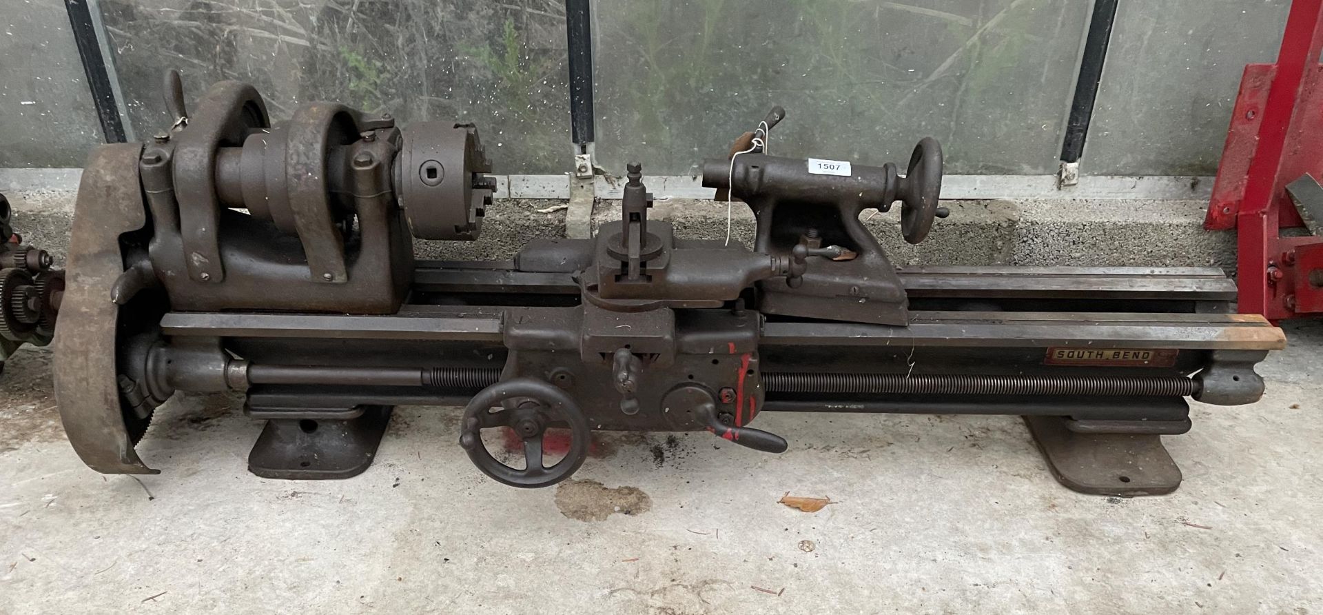 A VINTAGE METAL TURNING LATHE