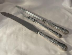 AN ELIZABETH II 1959 HALLMARKED SHEFFIELD SILVER HANDLED CARVING SET, MAKER GEE AND HOLMES(HARRODS