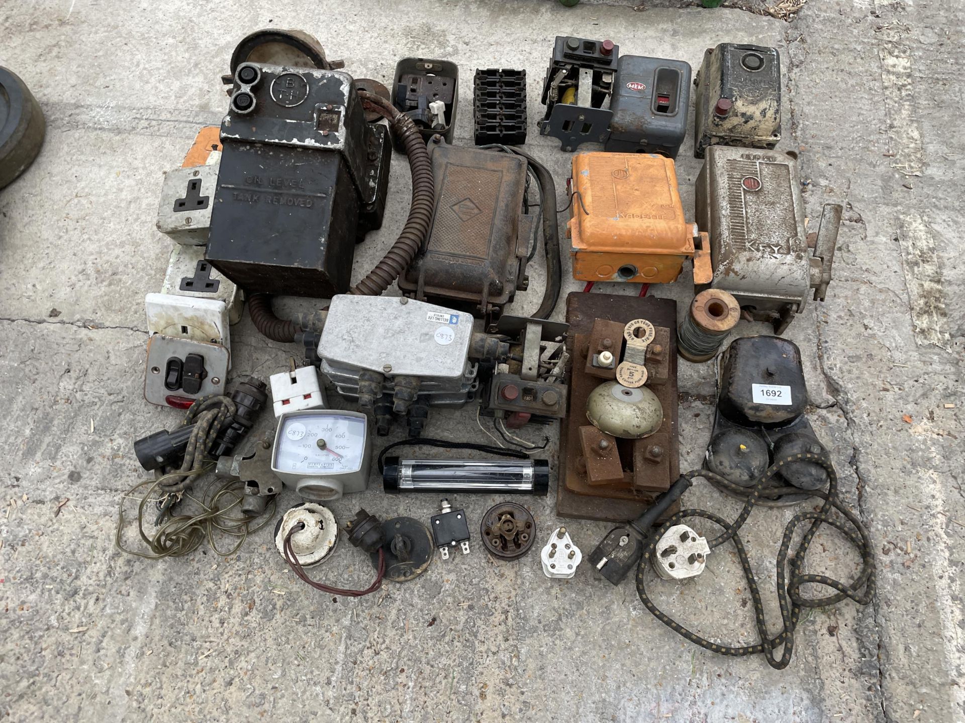 AN ASSORTMENT OF ITEMS TO INCLUDE ELECTRIC SWITCH BOXES, A FUEL GAUGE AND PLUG SOCKETS ETC