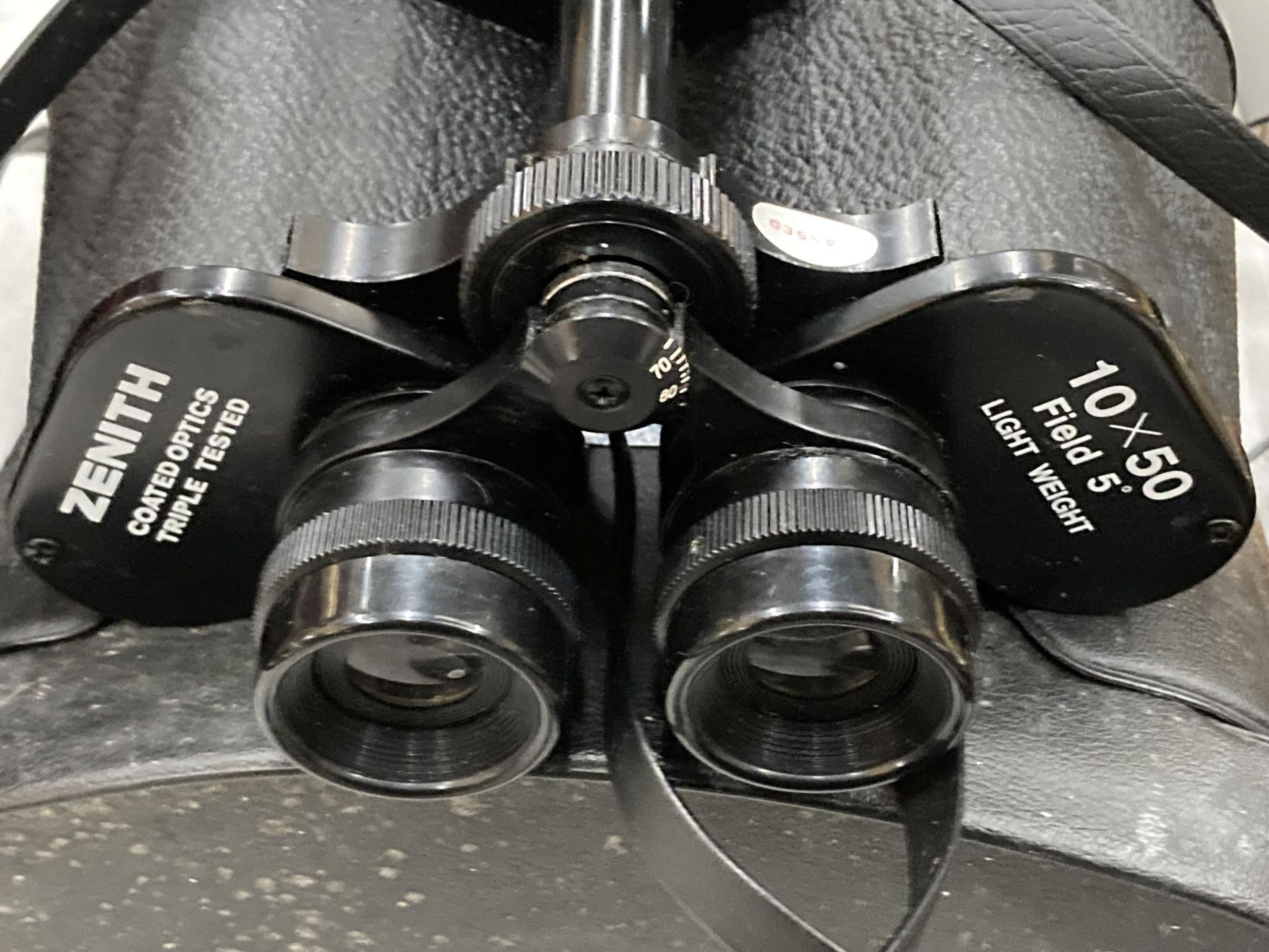 A GROUP OF BINOCULARS TO INCLUDE KERSHAM BINO PRISM NO.2 MK II AND ZENITH EXAMPLES - Image 5 of 5