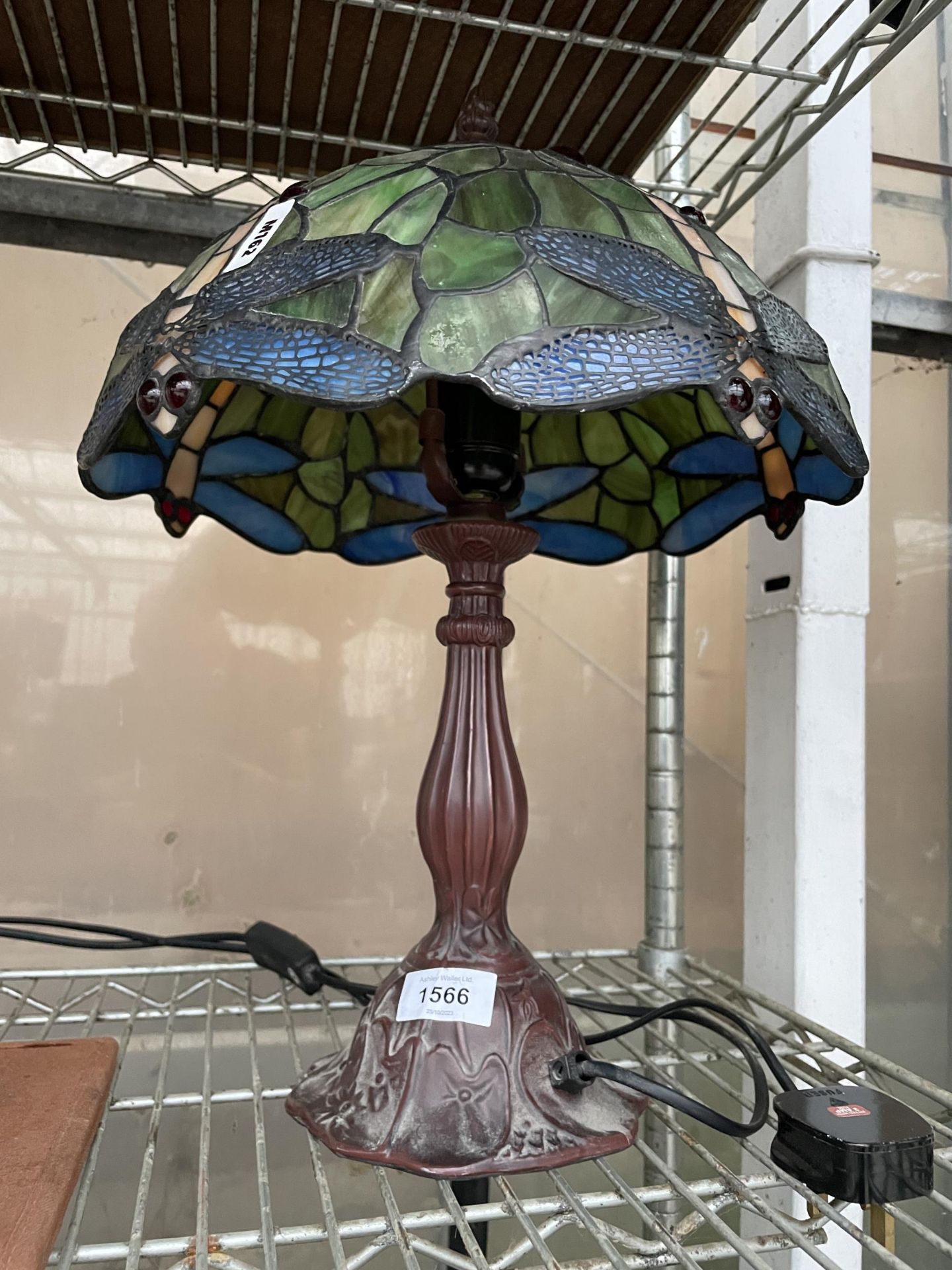 A TIFFANY STYLE TABLE LAMP AND SHADE - Image 2 of 2