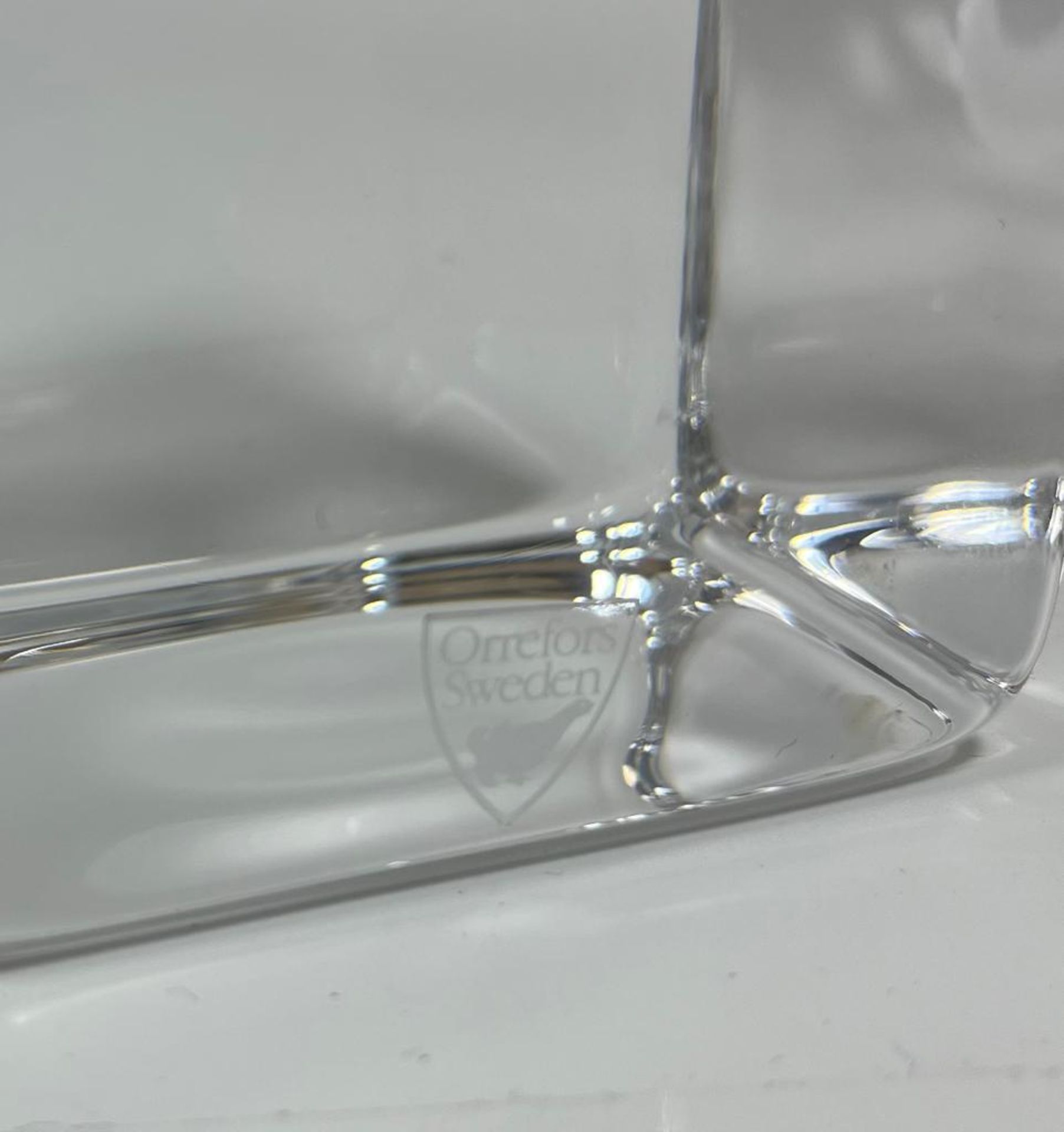 A SET OF VINTAGE ORREFORS POLARIS ICE CUBE CANDLE HOLDERS AND AN ORREFORS SOFIERO CUT GLASS BOWL, - Image 3 of 4